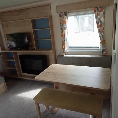 New 2 Bed Holiday Home With Decking In Rockley Park Dorset Near The Sea Lytchett Minster ภายนอก รูปภาพ