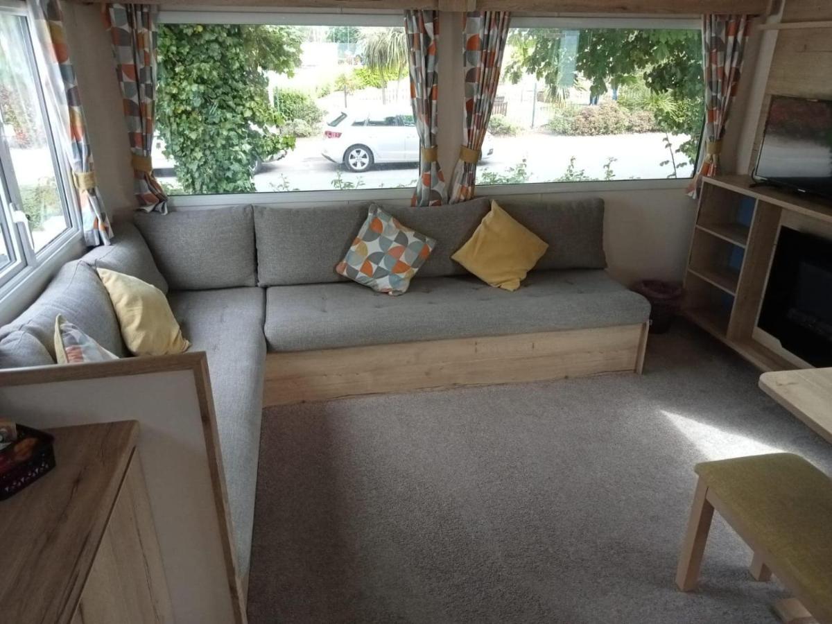 New 2 Bed Holiday Home With Decking In Rockley Park Dorset Near The Sea Lytchett Minster ภายนอก รูปภาพ