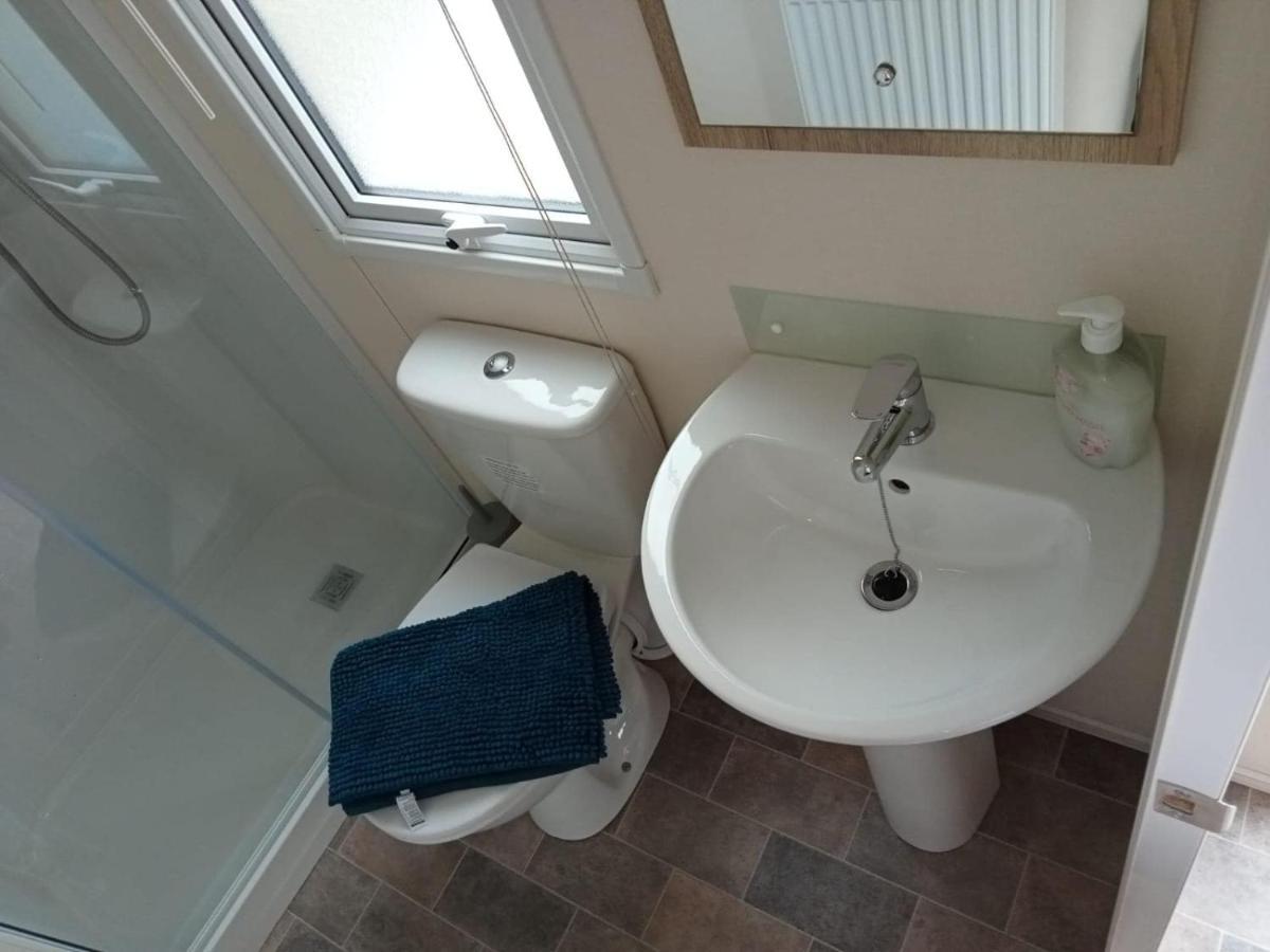 New 2 Bed Holiday Home With Decking In Rockley Park Dorset Near The Sea Lytchett Minster ภายนอก รูปภาพ