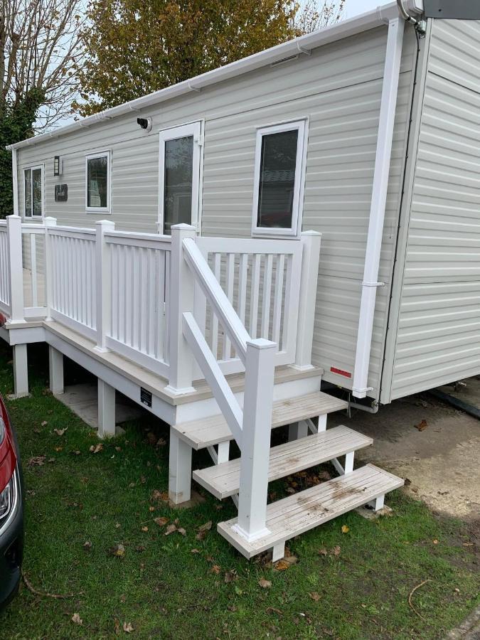 New 2 Bed Holiday Home With Decking In Rockley Park Dorset Near The Sea Lytchett Minster ภายนอก รูปภาพ