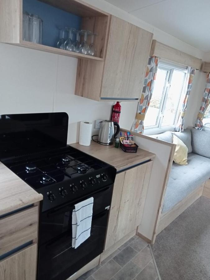 New 2 Bed Holiday Home With Decking In Rockley Park Dorset Near The Sea Lytchett Minster ภายนอก รูปภาพ